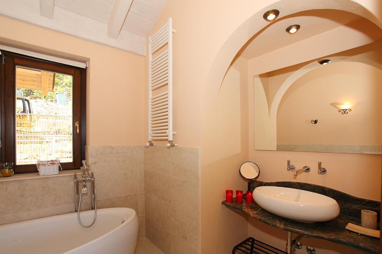 Le Petit Palais Villa Plesio Bagian luar foto